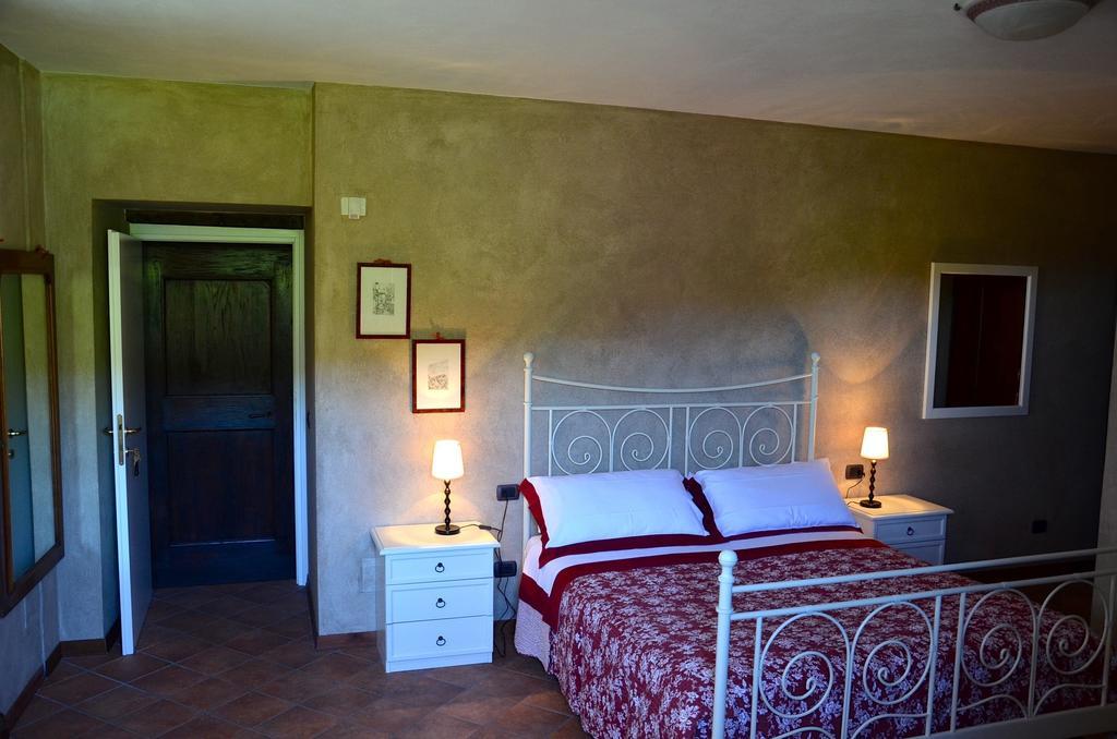 Casale Sambuceto Bed & Breakfast Compiano Room photo